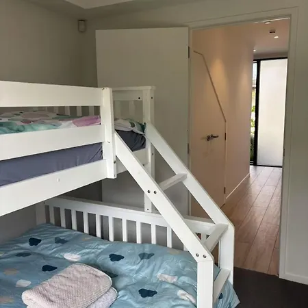 Appartement Epsom Tidy House